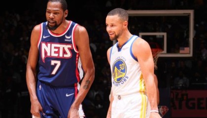 乐鱼体育app-篮网球迷为何会集体倒戈？库里与纽约存在特殊羁绊