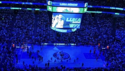 乐鱼体育-【现场】东契奇大三双阻击公牛 全明星首发朝他招手