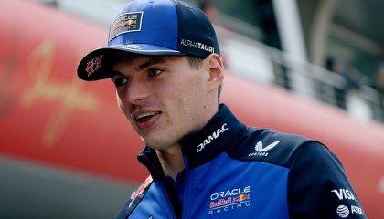 乐鱼体育-维斯塔潘现身上海国际赛车场备战2026F1中国大奖赛|体育比赛_新浪娱乐_新浪新闻